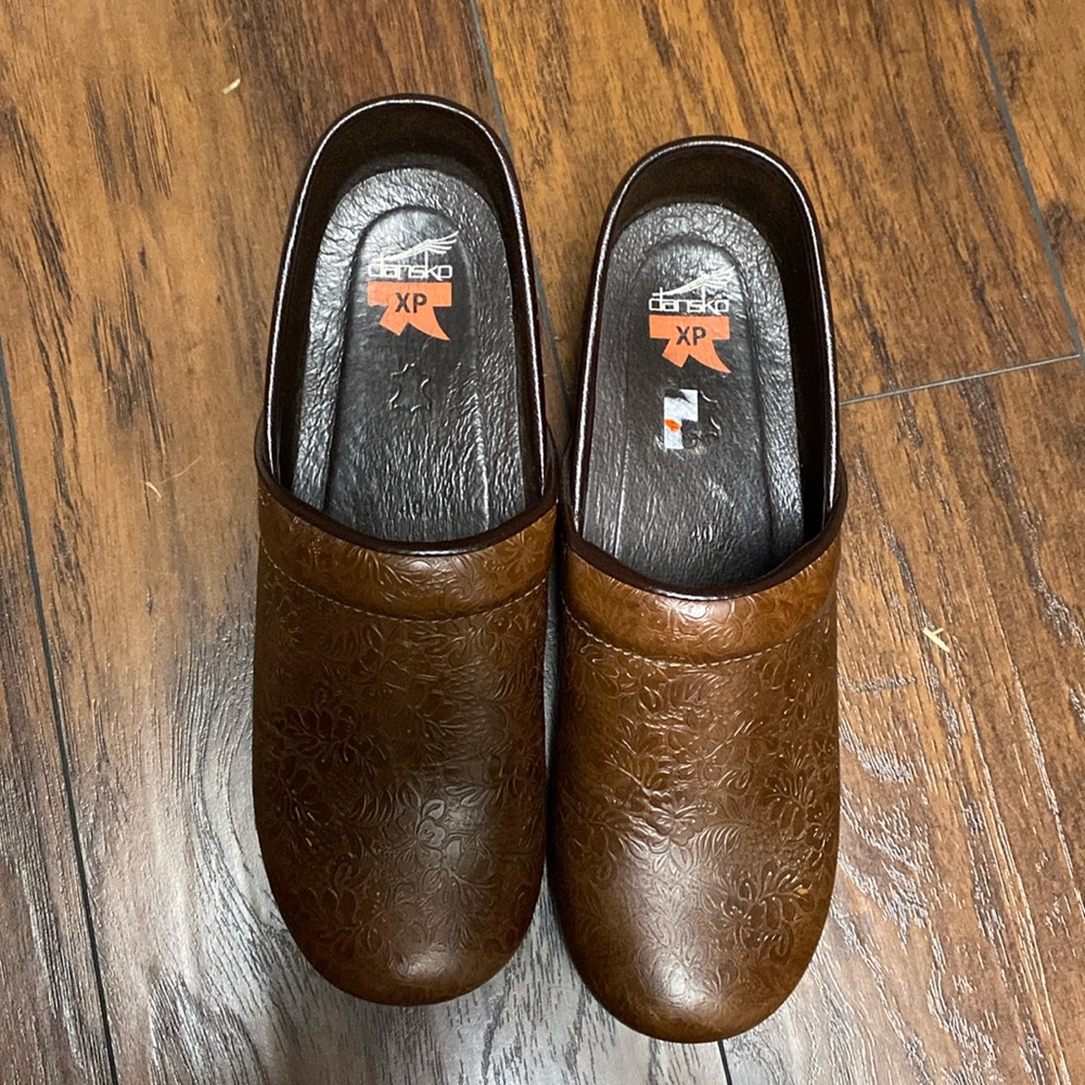 Women’s dansko shoes